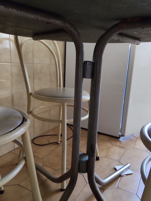 Mesa de Cozinha e três cadeiras