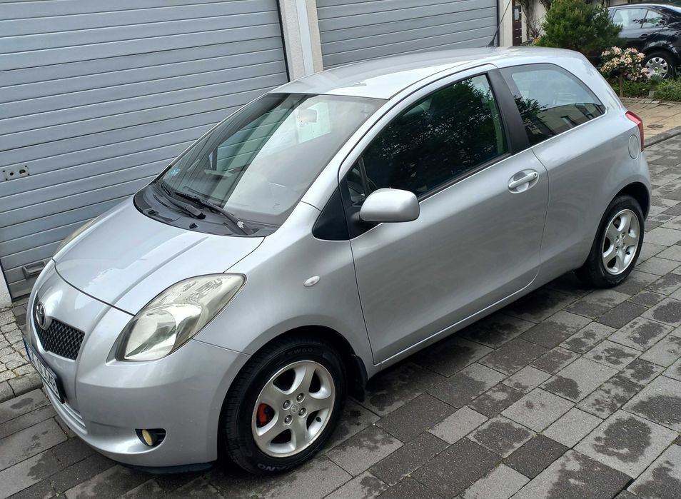 Toyota Yaris 1.3 Klima bardzo niski przebieg stan bardzo dobry