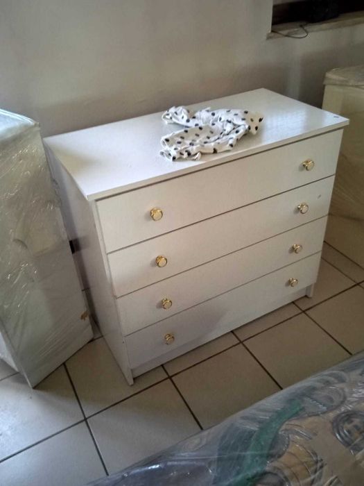 Comoda Branca Com 4 Gavetas (37)