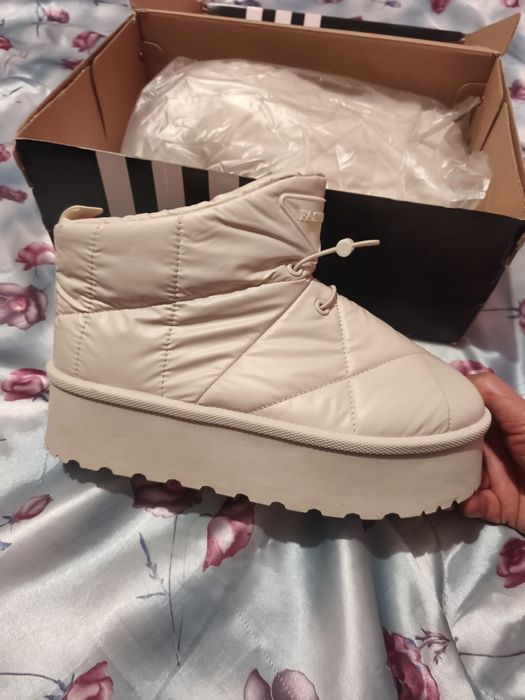 Сапожки цвет бежевый