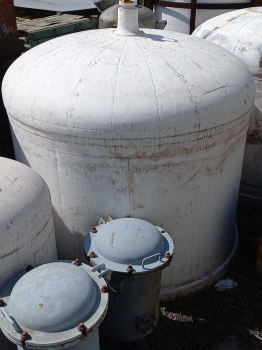 Фторопластовые (тефлоновые) емкости объемом 400л и 2000л