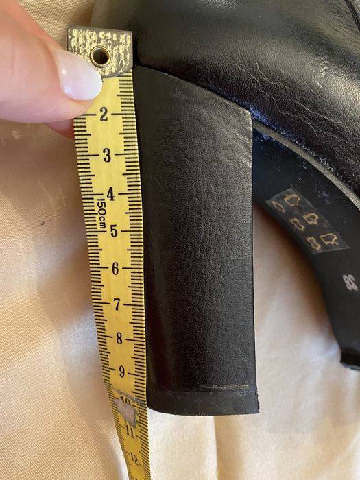 Botas em pele pretas, 38, nunca usadas