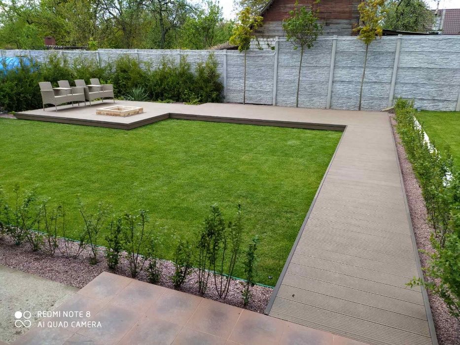 Террасы (возле бассейна, на балконе) патио, зоны отдыха