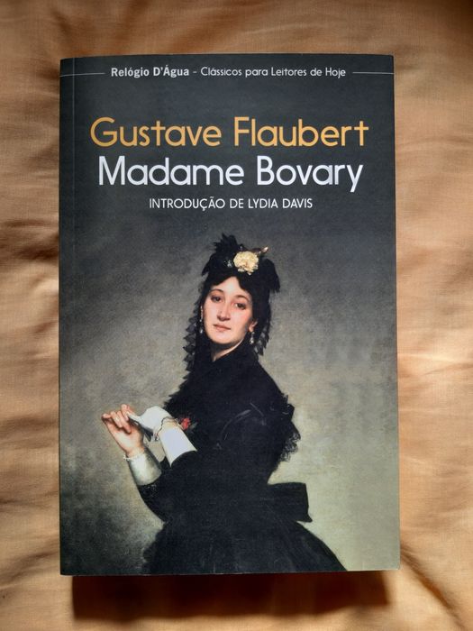Vendo "Madame Bovary", de G. Flaubert.