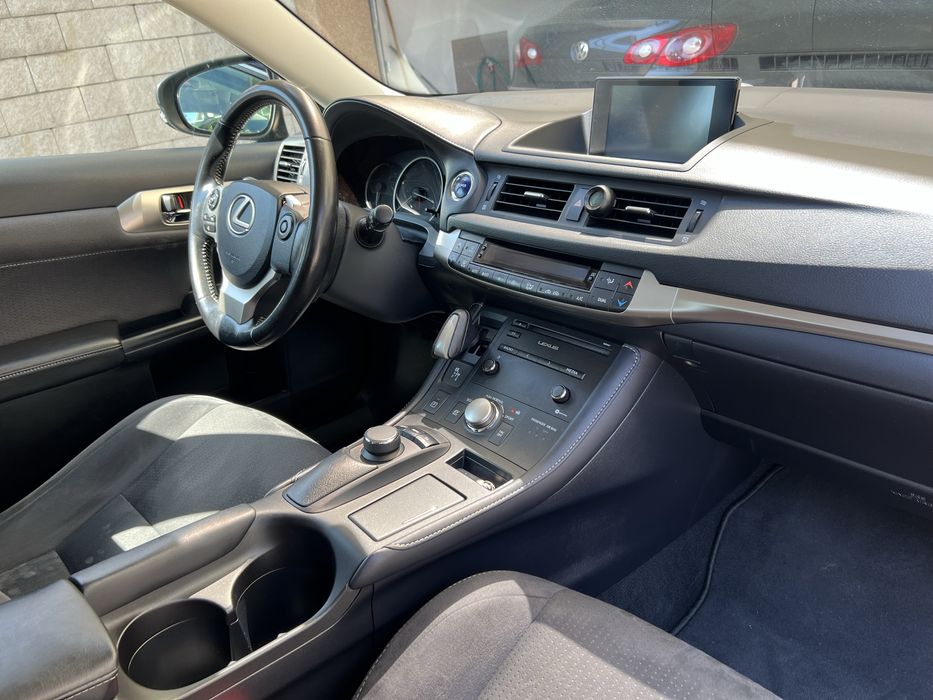 Lexus CT200H