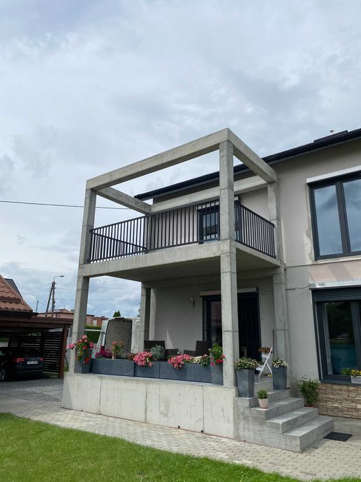 Balustrady, ogrodzenia, bramy ze stali czarnej i nierdzewnej