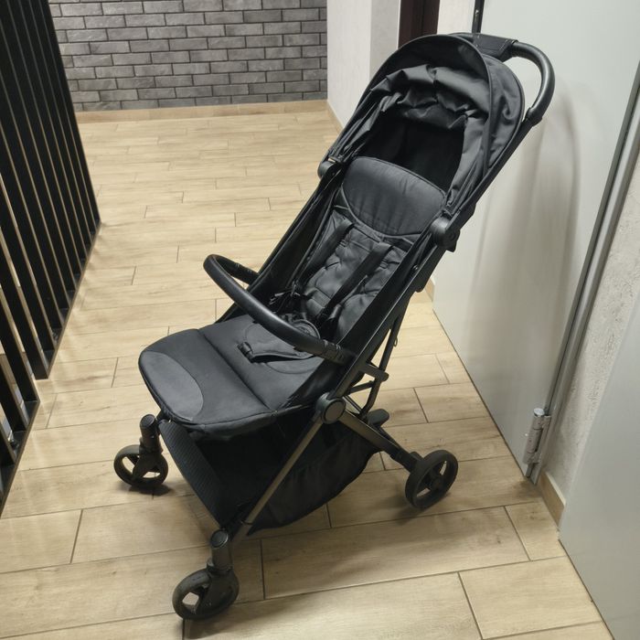 Wózek spacerowy Smyki Wind czarny.