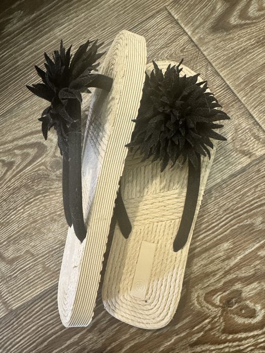 Продам шлепки новые