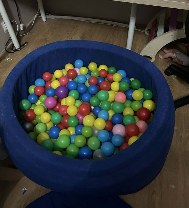 Basen z kulkami miekki