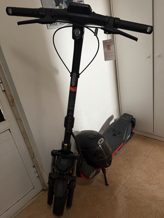 Trotinete eletrica nunca usada com capacete