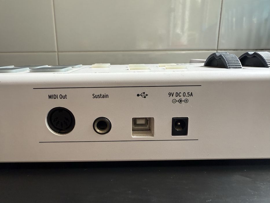 Teclado MIDI Arturia KeyLab Essential 61 – Excelente Estado