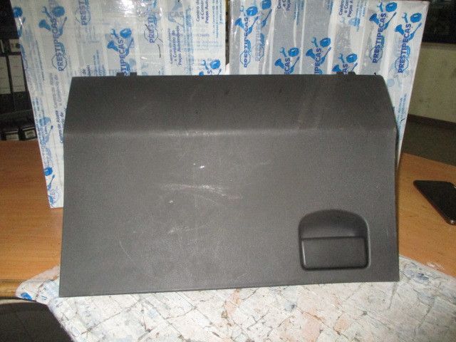 Porta luvas TOYOTA Yaris (_P9_)