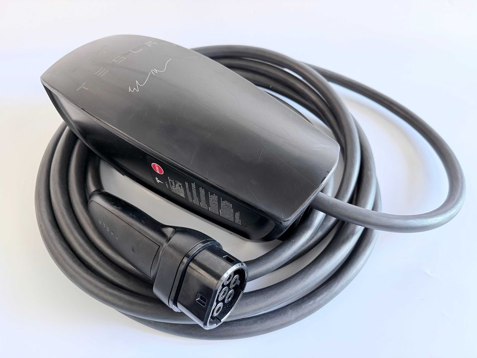 アクセサリー Tesla Wall Connector wall connector tesla - купити пускові та зарядні пристрої для