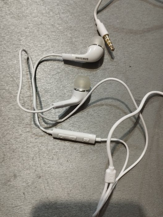 Проводные наушники Samsung