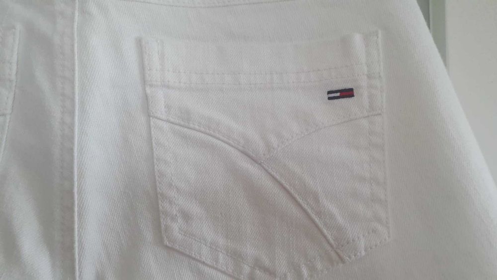 TOMMY HILFIGER szorty, spodenki białe, rozm 8 (40/42)