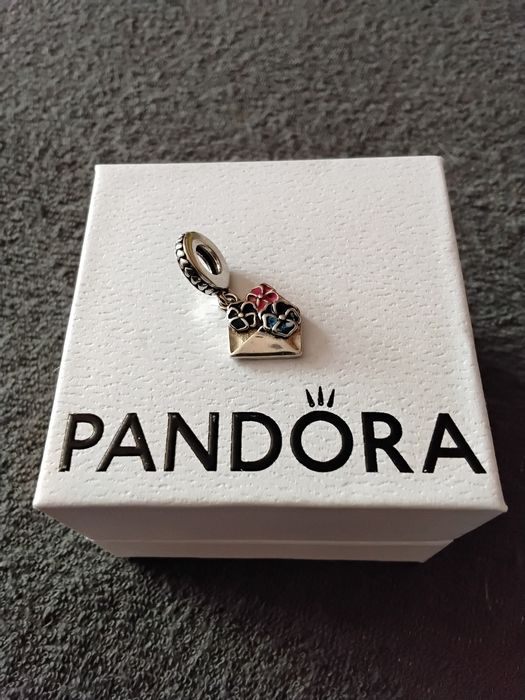 Charms koperta z bratkami