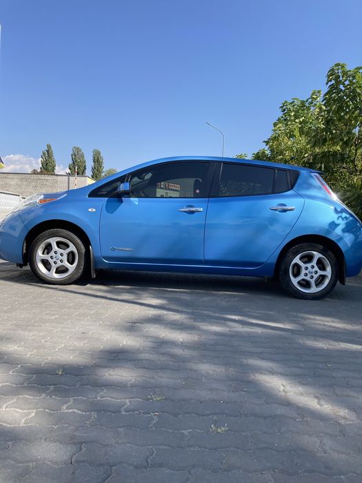 Продам Nissan Leaf
