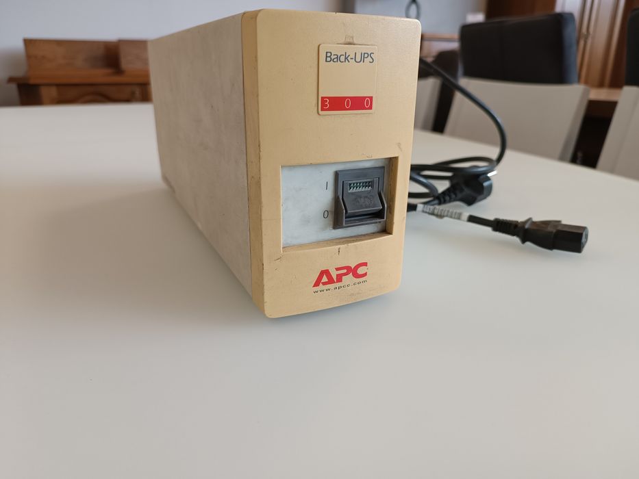 UPS 300 APC - sprawny, z kablem. Zasilacz Awaryjny