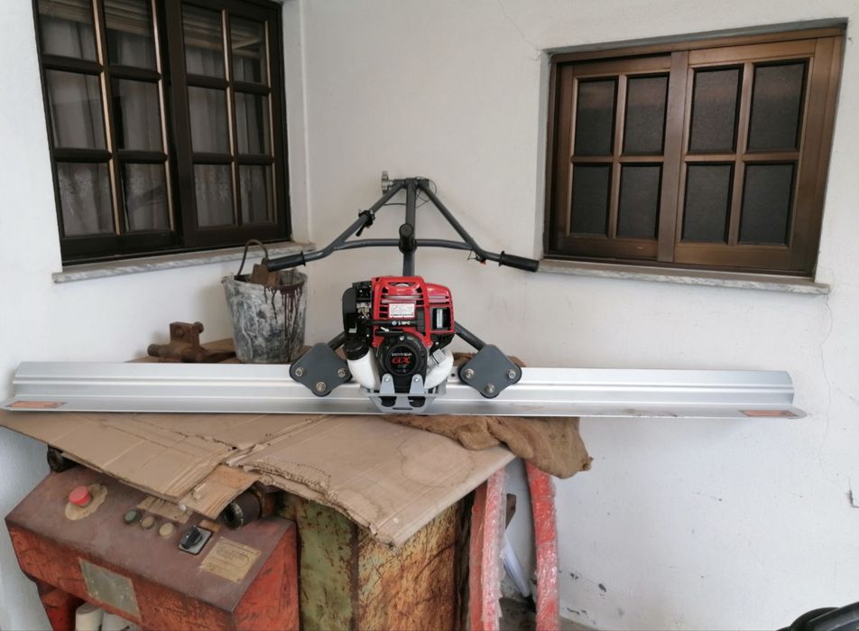 Régua vibratória a gasolina com motor honda nova