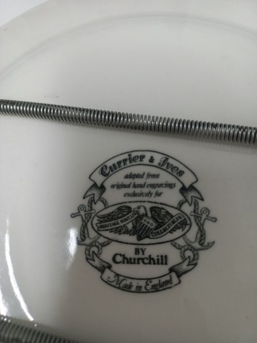 Prato de loiça  decotativa,  de colecção,  conforme  o símbolo..i