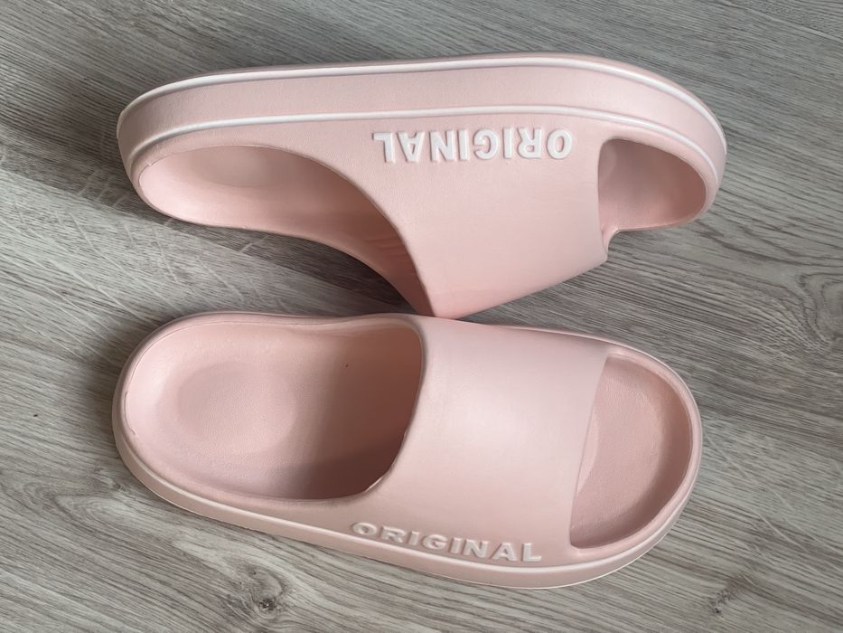 Nowe klapki pisnkowe damskie