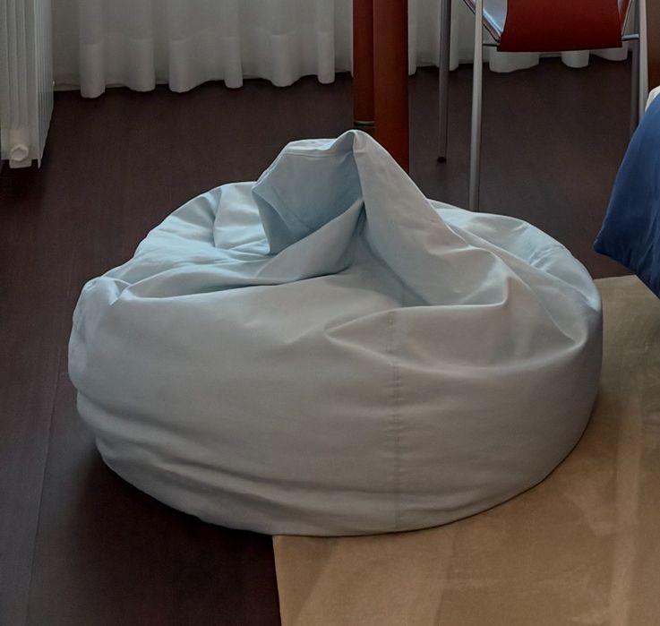 Puff azul com enchimento