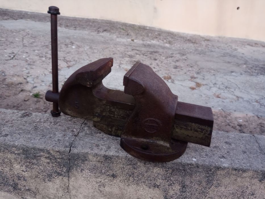 Torno de bancada Oliva n5