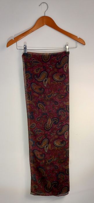 Echarpe Oriflame tons castanhos, azuis e fúcsia