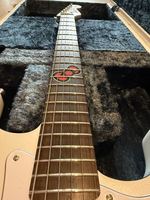 Fender Hello Kitty Stratocaster wersja Japońska unikat jedyna w EU