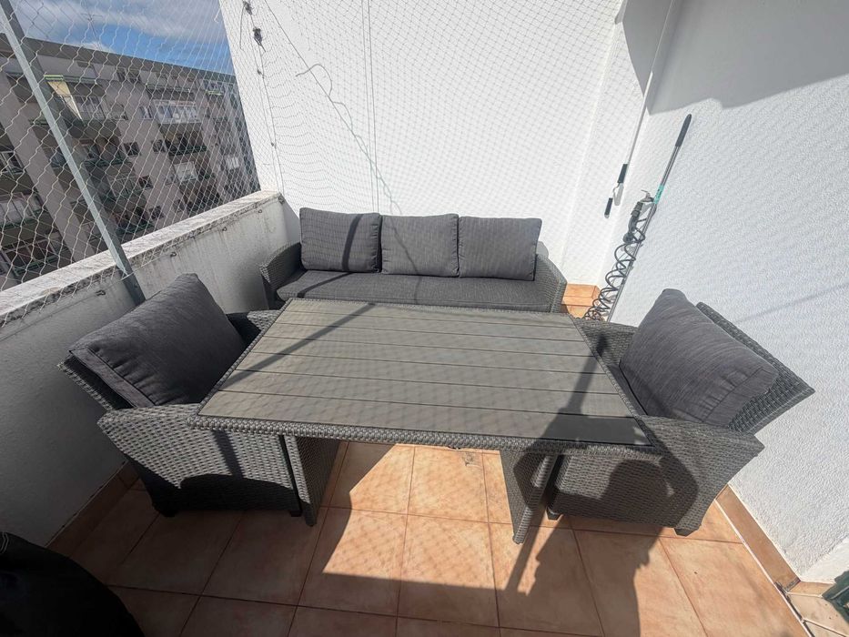 Conjunto de área externa (sofá, 2 cadeiras, mesa)