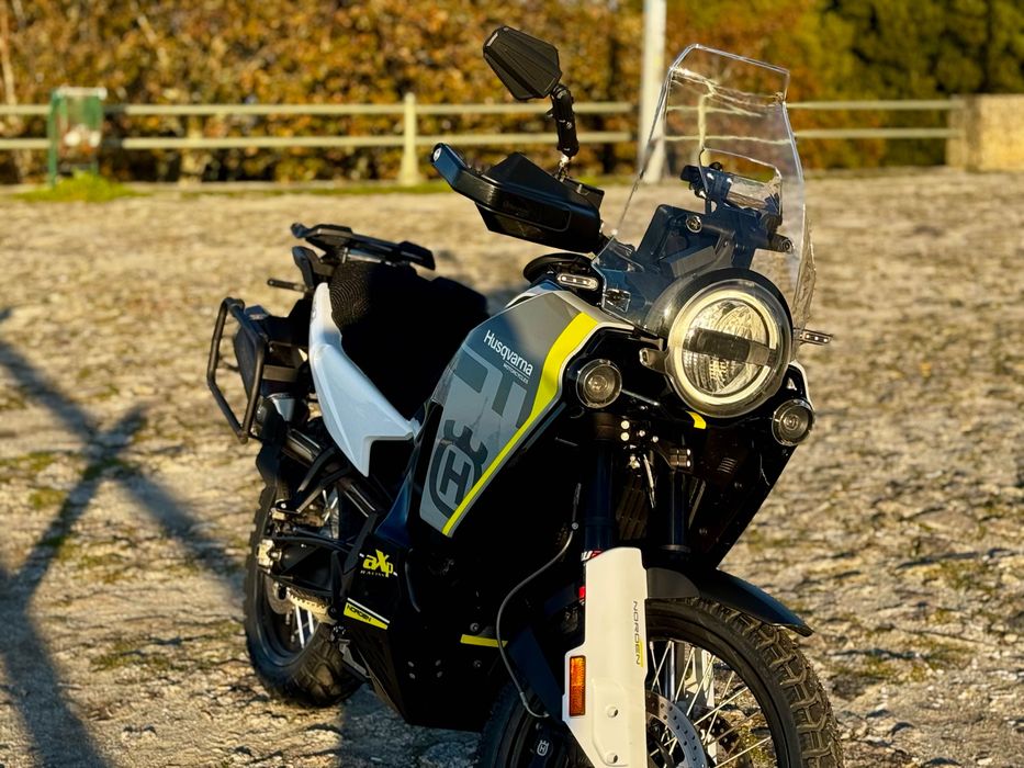 Husqvarna Norden 901 (2025) – Full Extras – Como Nova (Garantia até 2029)