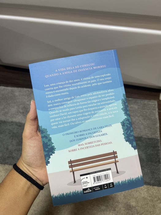 Livro “ O que escondemos na luz”