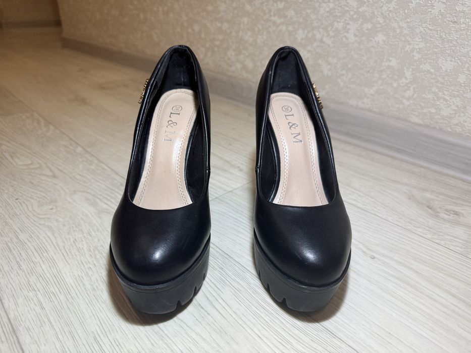 Жіночі туфлі на підборах 36р