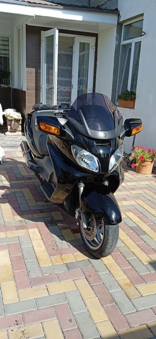 Продам макси скутер.