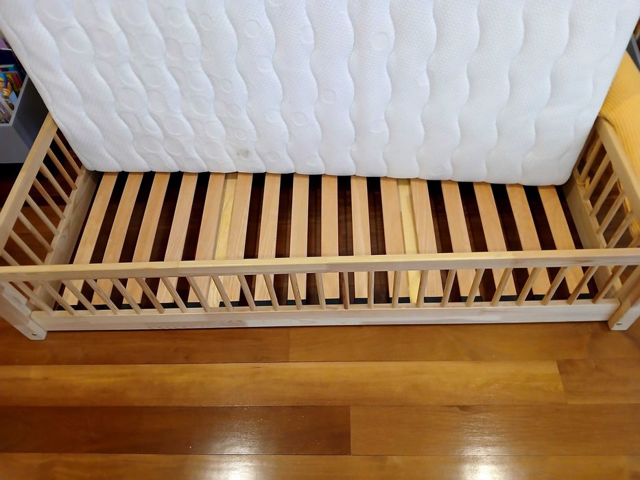 Cama de crianca Mon lit Cabane brasilia 90x160 com colchão