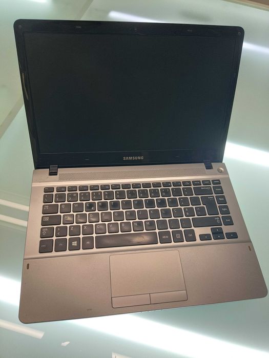 Samsung NP450R4E-X01PT | 12GB RAM | Não Liga | Peças/Reparação