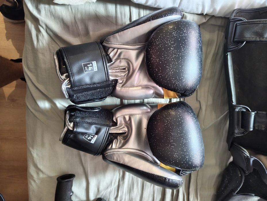 Luvas + caneleiras Muay Thai