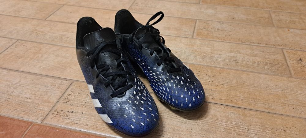 Buty piłkarskie korki Adidas rozm.38