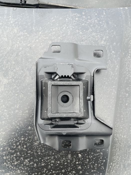 Подушка двигателя правая форд фокус 3 мазда 3 BK