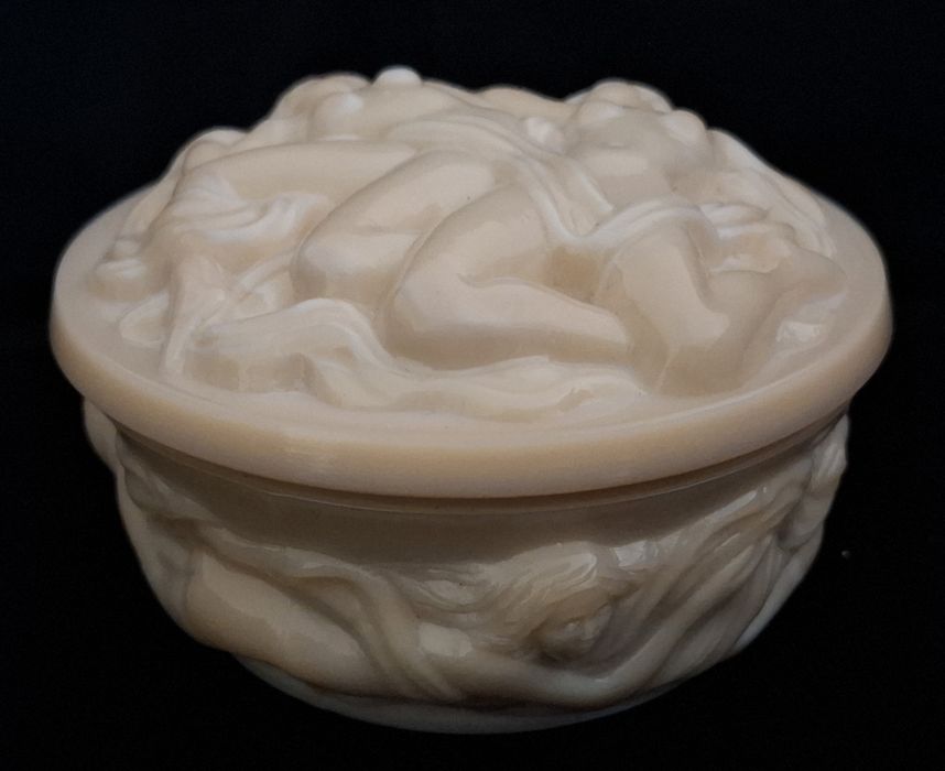 Curt Schlevogt Bohemia Róż puzderko Nimfy szkło prasowane