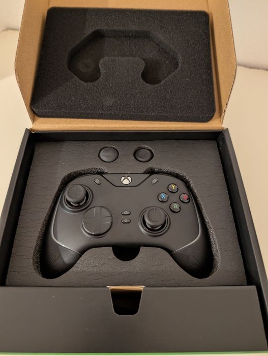 Comando Razer Wolverine V2 Chroma (Xbox / PC)