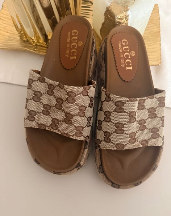 Klapki damskie  Gucci