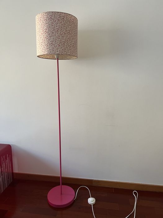 Candeeiro de pé rosa