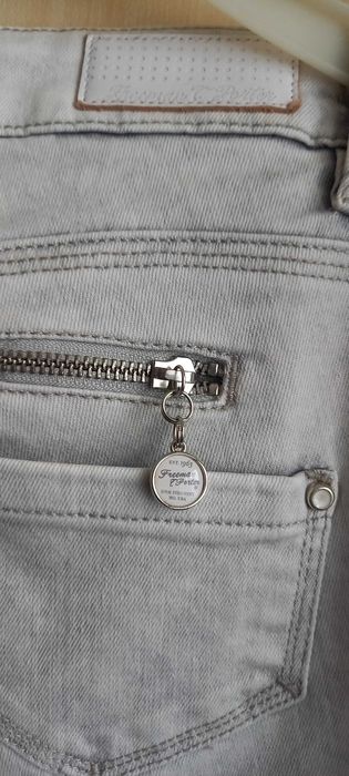 jeansy dżinsy spodnie 26 XS metka
