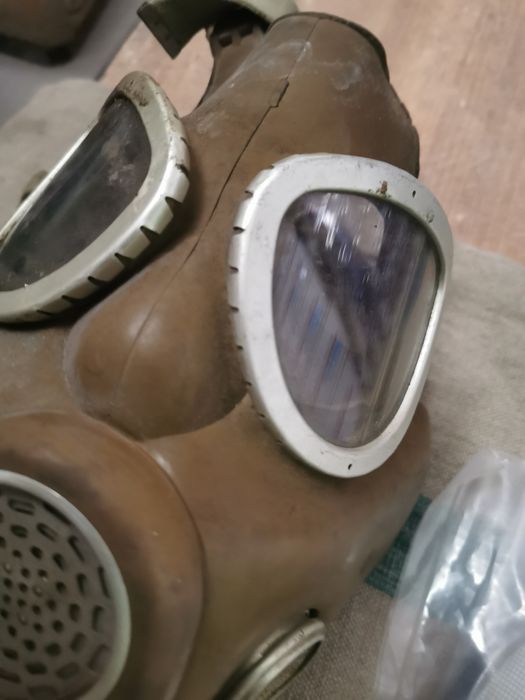 Maska przeciwgazowa.