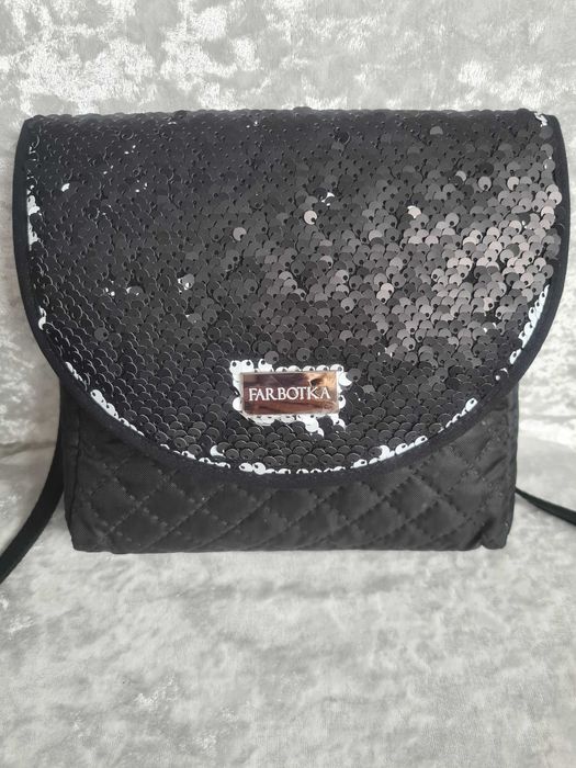 Farbotka czarna torebka mini puro  z klapkami