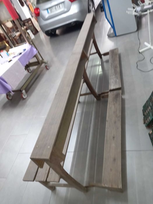 Banco de igreja rusticio