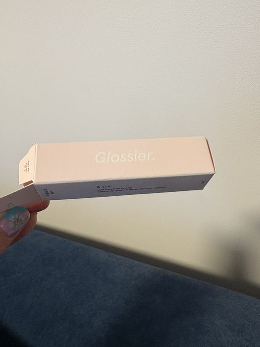 Glossier pomadka kolor jet lipstick lipgloss