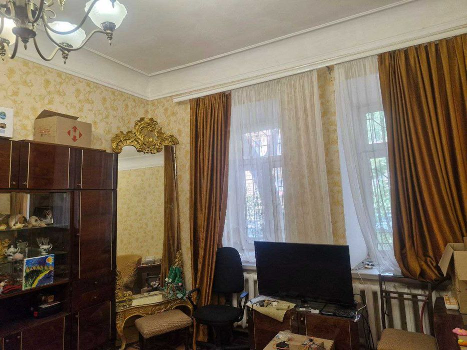 Центр  Продам фасад 46+42 кв.м  возле Нового рынка