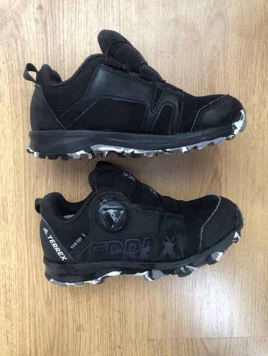 Дитячі черевики, кросівки adidas.